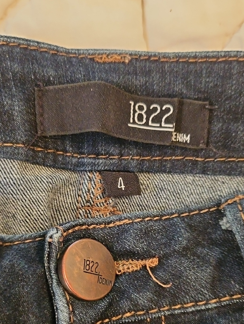 1822 'Butter' Denim Mid Rise Shorts- Size 4 - Picture 6 of 7